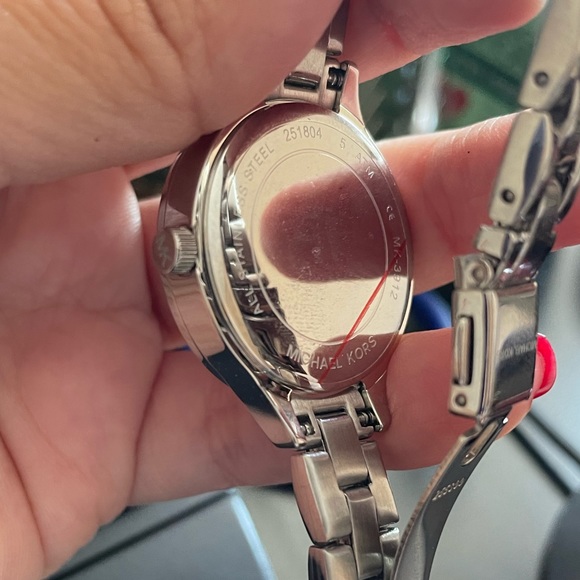 MICHAEL KORS SLIM RUNWAY MK3912 STAINLESS STEEL QUARTZ WOMEN WATCH - Picture 4 of 10